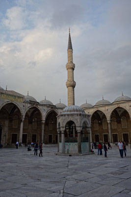 The courtyard at the entrance to the Blue Mosque