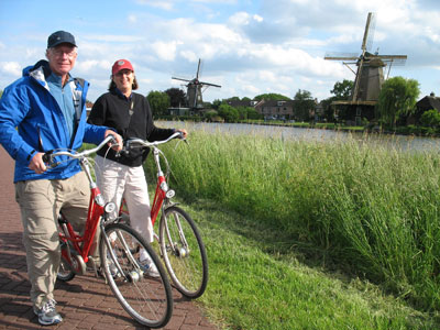 Bill and Paula Kemp on a bike ride in Weesp. Photo by Edmond Van Putte