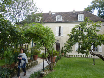 Visitors enter the Montmartre Museum in Paris via a rose-draped arbor. Photos by Yvonne Michie Horn