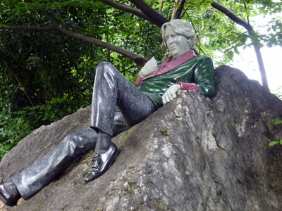 Oscar Wilde’s statue in Merrion Square park — Dublin.