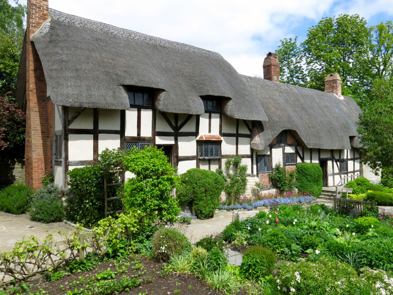 Anne Hathaway’s farmhouse cottage in Stratford-upon-Avon.
