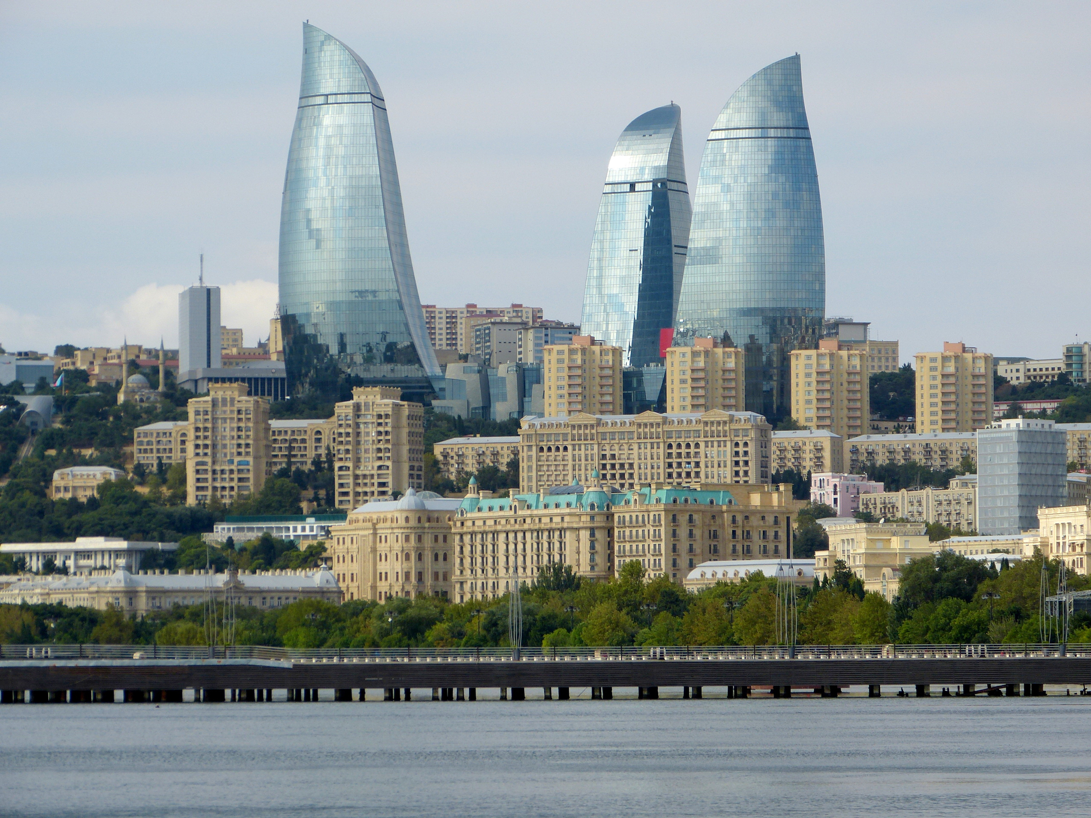 Самара азербайджан. Облачно в Баку. Баку красивые фото. Баку ночью. Баку фон.