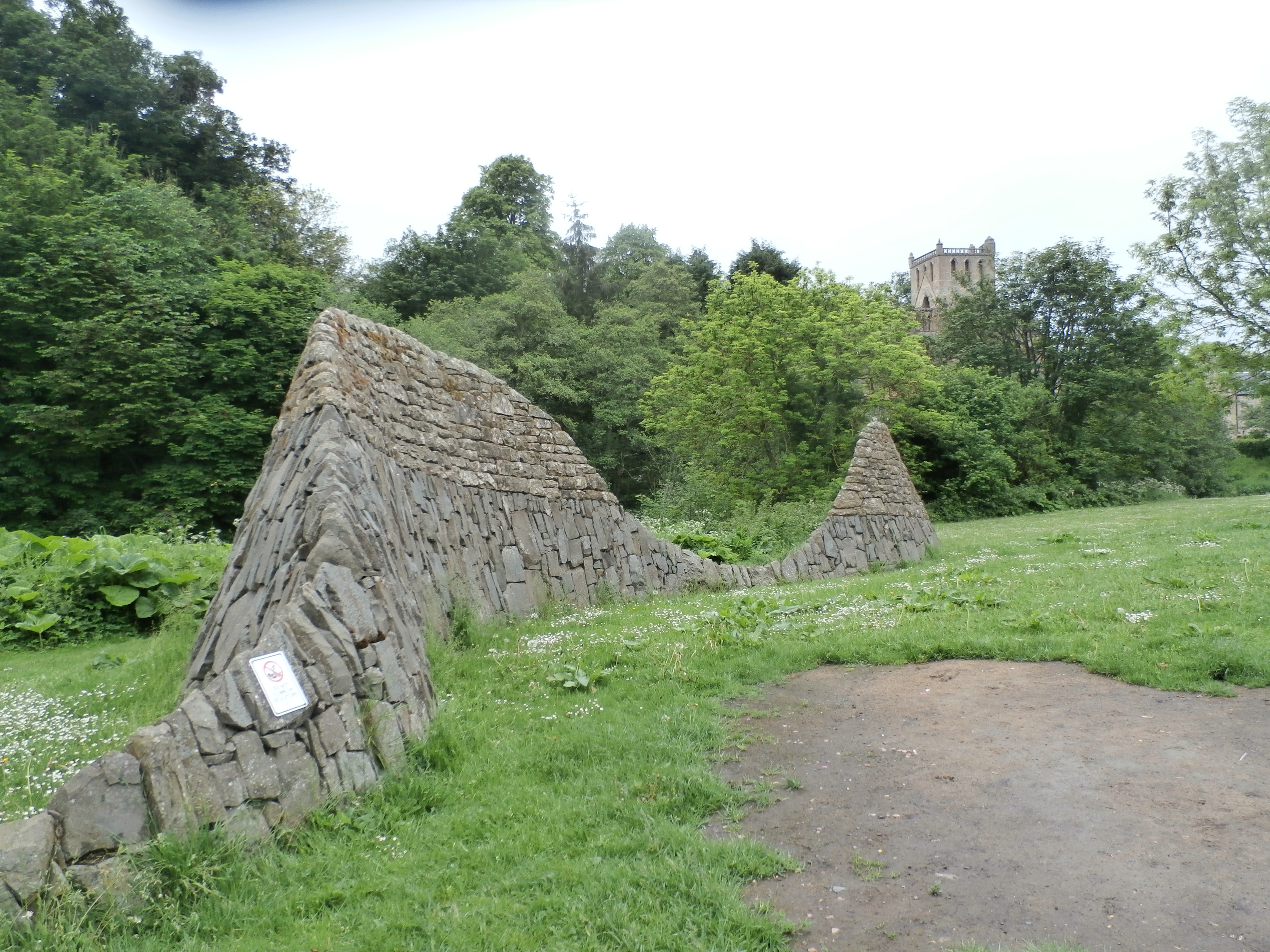 Sculpture of Hutton's Unconformity (Jedburgh, Scotland)