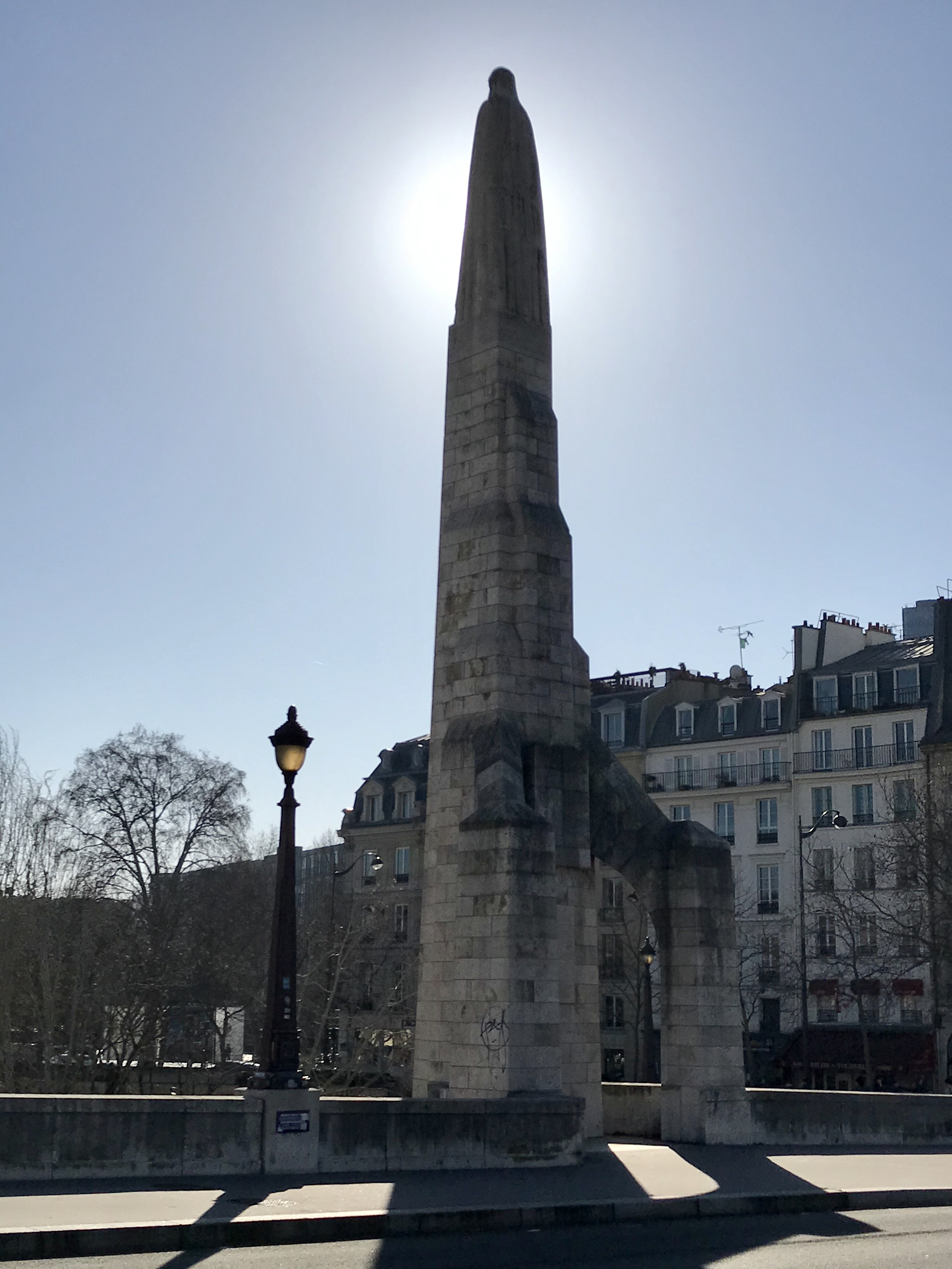 La Statue de Sainte-Genevieve (Paris, France)