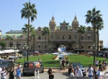 The Casino de Monte-Carlo faces the Place du Casino, featuring a fountain with a sky-mirror sculpture. Photos by Stephen Addison