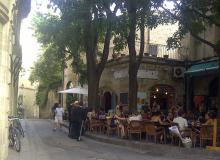 At one of Montpellier’s most popular street cafés, a band played while people dined outside.