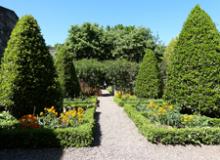 Parterres edged with hedges. Photos by Yvonne Michie Horn