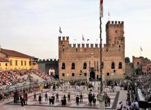 The royal chess match begins, against the backdrop of Marostica’s Lower Castle. Photos by David Prindle