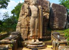 The standing Buddha of Aukana — Sri Lanka. Photo by Nili Olay