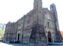 The Templo de Santiago in Mexico City. (Note the parishioners gathered around tables near the side entrance for an al fresco breakfast.) Photos by Julie Skurdenis