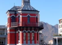 At the Victoria & Alfred Waterfront in Cape Town harbor, the red-and-white, Victorian Gothic-style Clock Tower, built in 1882, was the original port captain’s office. 