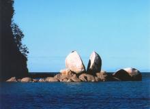 Split Apple Rock, just off of Kaiteriteri Beach in Abel Tasman National Park, So