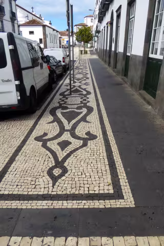 Azores_sidewalk404.jpg