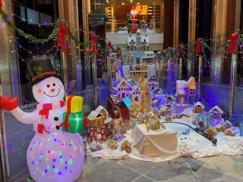 Bahde_Holiday decor.jpg