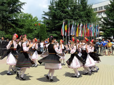 Bulgaria_dancers.jpg