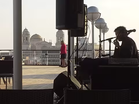 Caplan_Cadiz_guitarist.jpg
