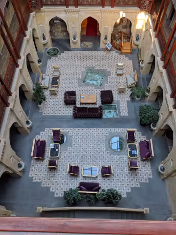 Cau_Shah_Palace_Hotel_Lobby_in_Baku.jpg