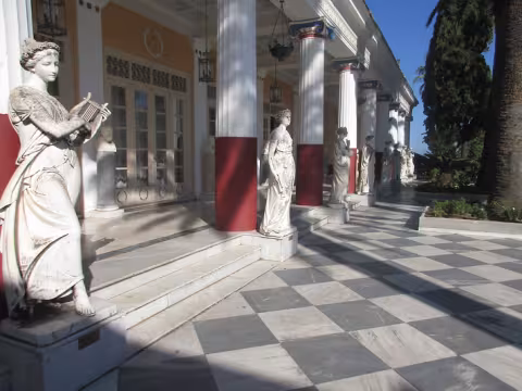Feldman_Periclean_Colonnade_at_Achilleion_Palace,_Corfu_rgb.jpg