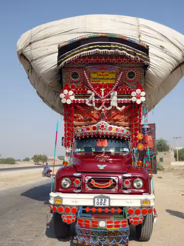 Pak_Pakistani Truck Art.jpg