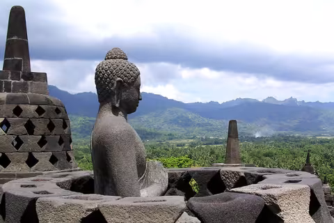 Patten_4_Borobudur,_Indonesia_rgb.jpg