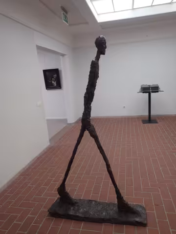 Rychner_7_Giacometti,_L'Homme_qui_marche.JPG