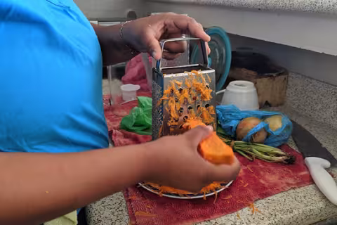 Scott_shredding_carrots_rgb.jpg