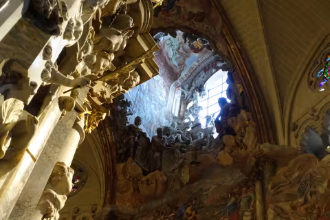 Spain_9_skylight_in_the_Toledo_Cathedral.JPG