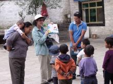 Karen Heady reading “The Cat in the Hat” to children at the Dickey Orphanage in Lhasa, Tibet. Photo by Rod Smith