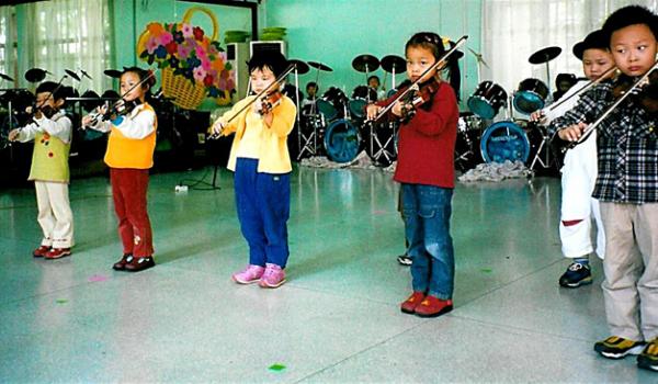 On our day tour in mainland China, children in an elementary school performed for us. Photos by Stephen Addison