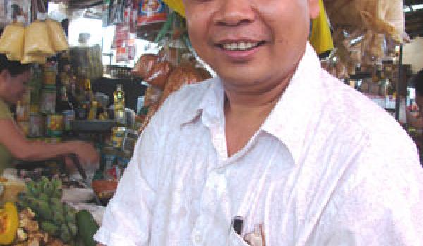 At a wet market in Phnom Penh, chef San Sinith explained the qualities of various herbs. Photos by Sandra Scott