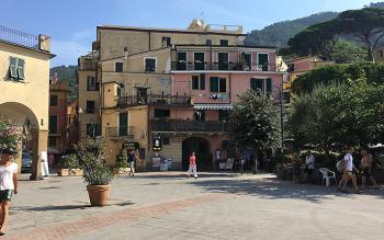  Walking in Monterosso al Mare — Cinque Terre, Italy.