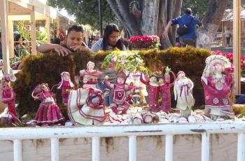 “Dancing” radish display at the Noche de los Rábanos competition.