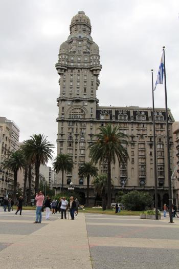 Palacio Salvo in Plaza Independencia — Montevideo, Uruguay.
