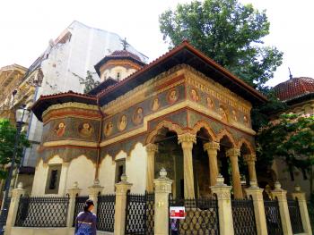 This small church, part of the Stavropoleos Monastery, was built in the Brâncovenesc style.