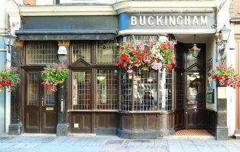 A traditional English pub in Buckingham, England. Photo by Dreamstime/TNS