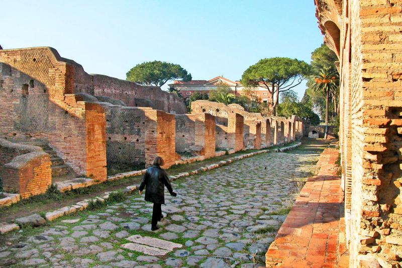 To mentally reconstruct a ruined ancient site like Italy’s Ostia Antica, it pays to do some homework in advance.